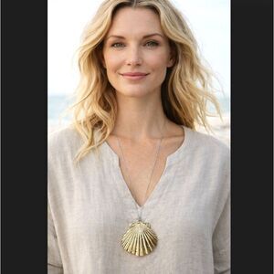 J Jill Shell Pendant Necklace Gold Scallop Beach Coastal Resort Adjustable Slide
